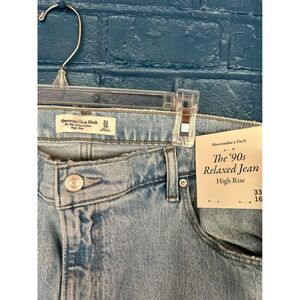 Abercrombie & Fitch NWT The 90s Relaxed Jean‎ High Rise Light Wash Denim Pants